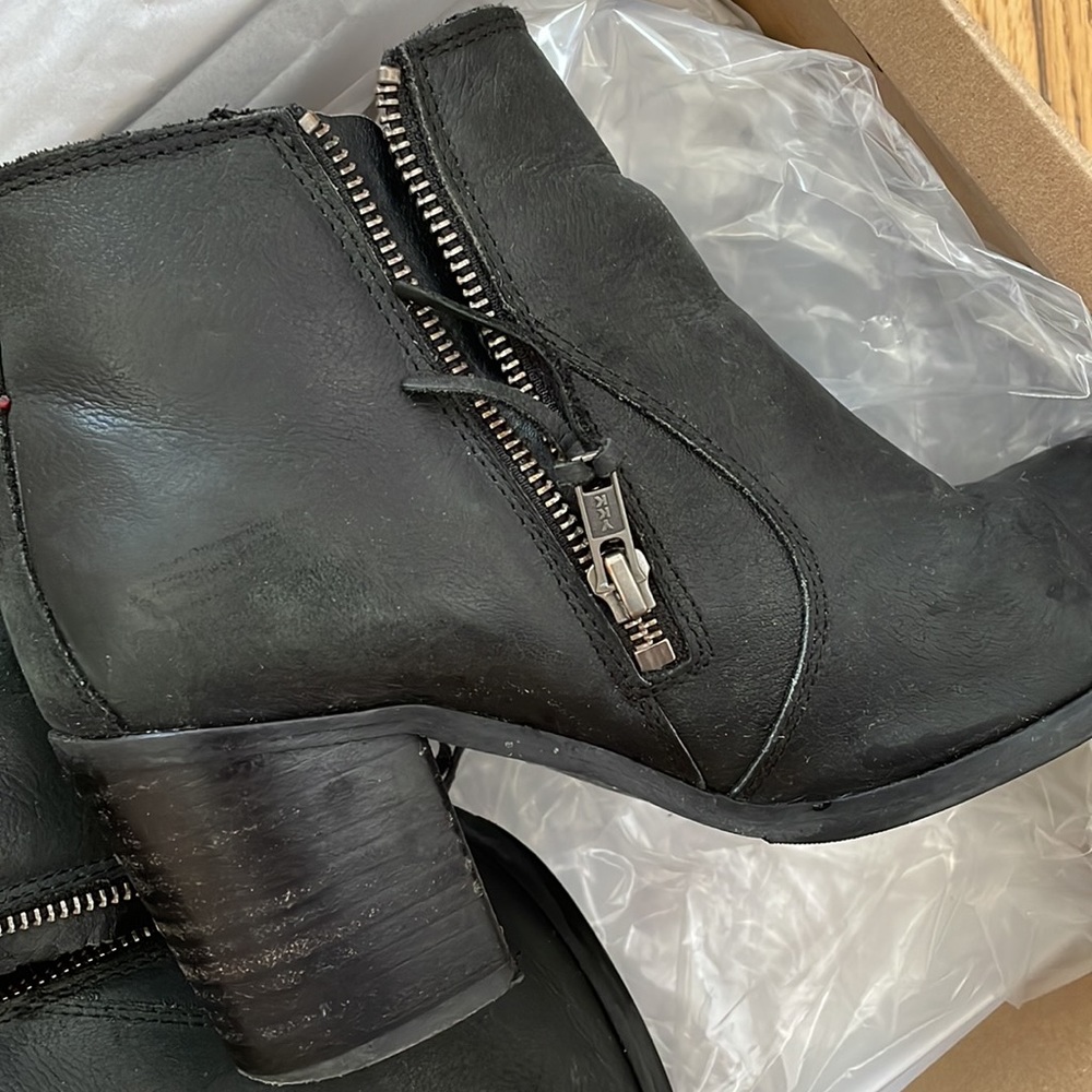 Levi’s black ankle bootie - size 7.5